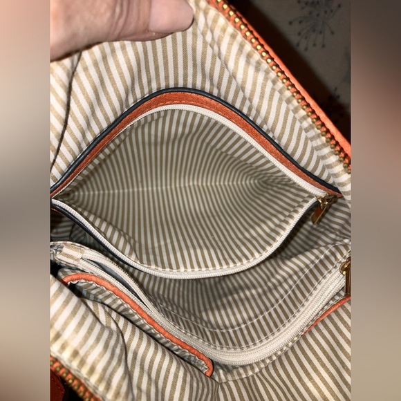 Mia K Expandable Leather Crossbody bag - Picture 5 of 10